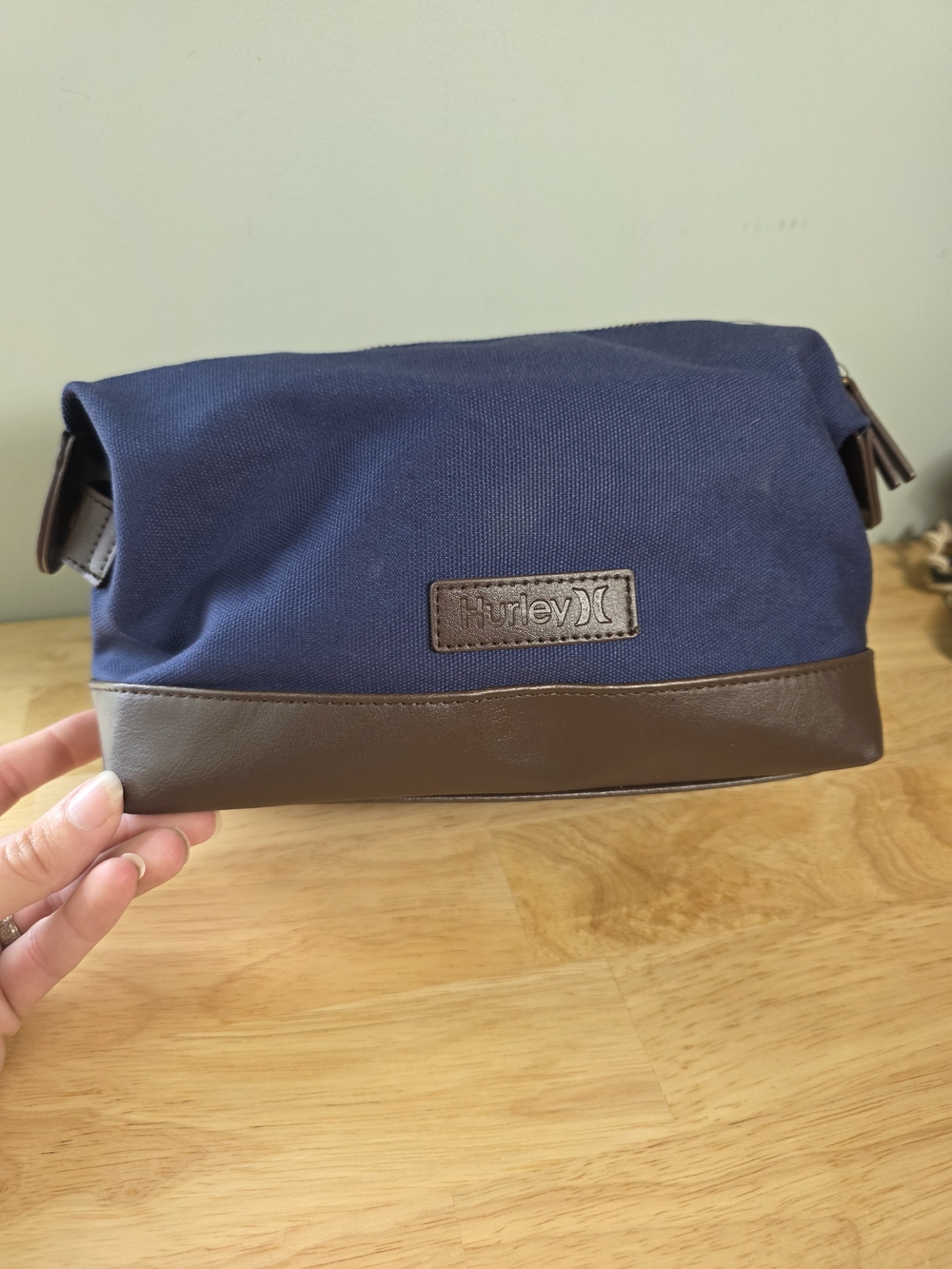 NWT Hurley Navy and Brown Men's Dopp Kit Toiletry Bag